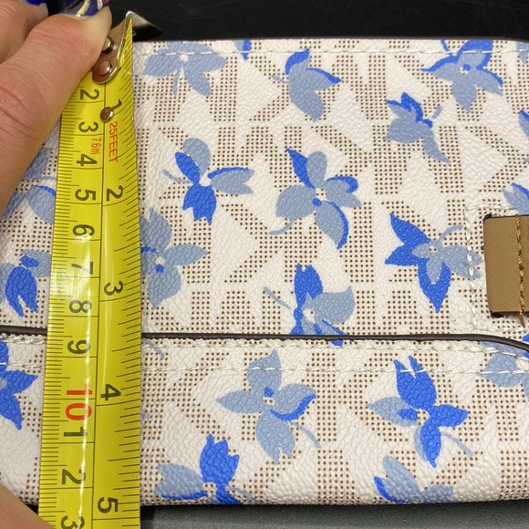 24HR DROP ⬇️ Michael Kors Floral Logo Belt Bag (choice of 1) - Picture 11 of 13